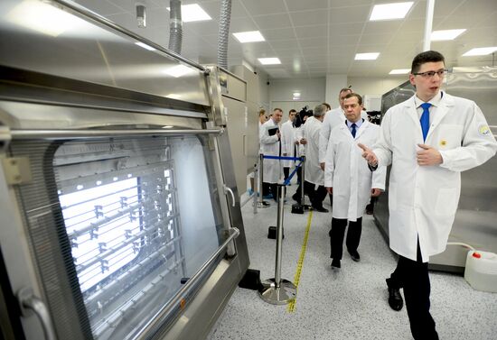 Премьер-министр РФ Д. Медведев посетил ряд предприятий госкорпорации "Роскосмос"