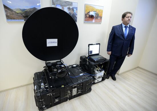 Премьер-министр РФ Д. Медведев посетил ряд предприятий госкорпорации "Роскосмос"