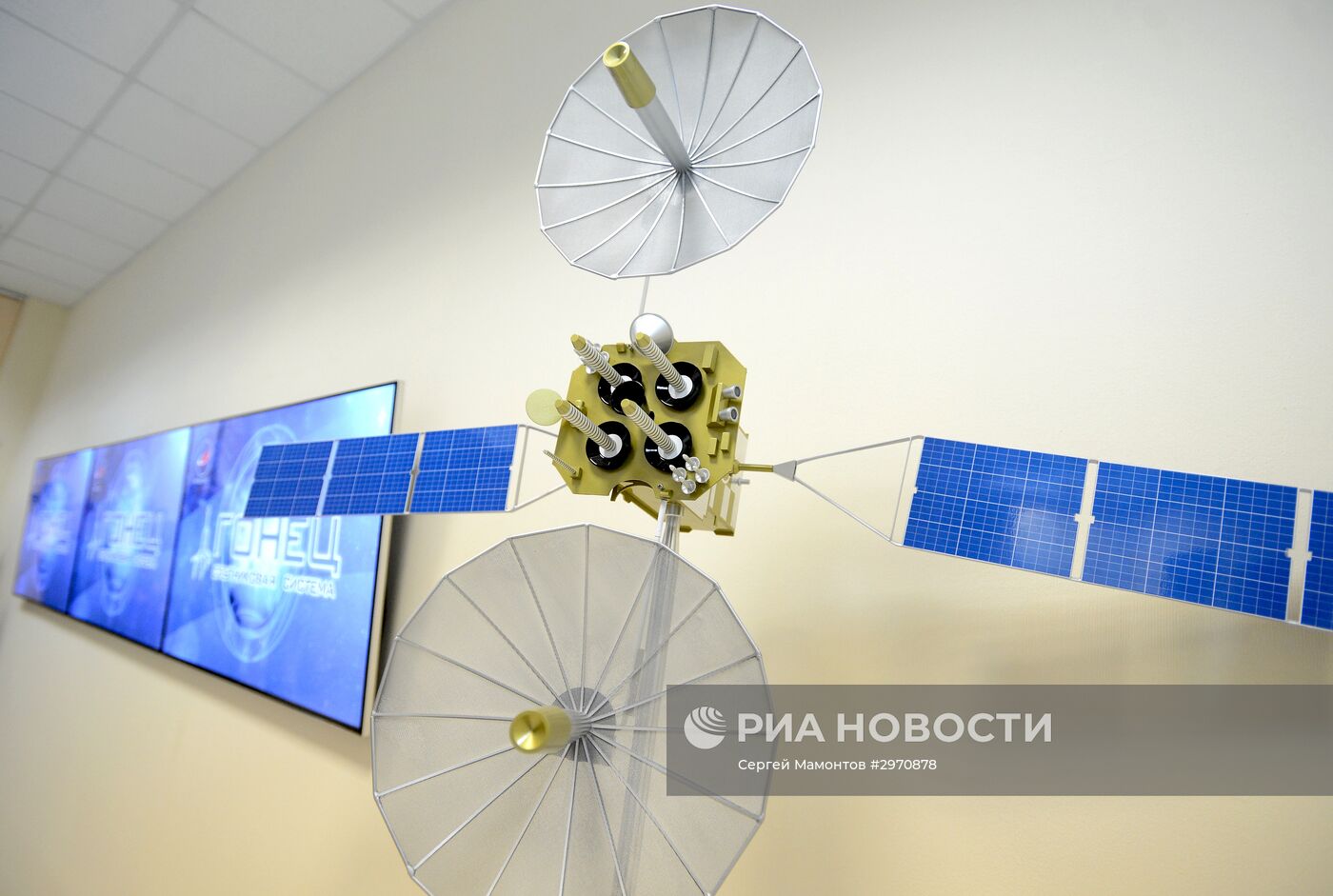 Премьер-министр РФ Д. Медведев посетил ряд предприятий госкорпорации "Роскосмос"