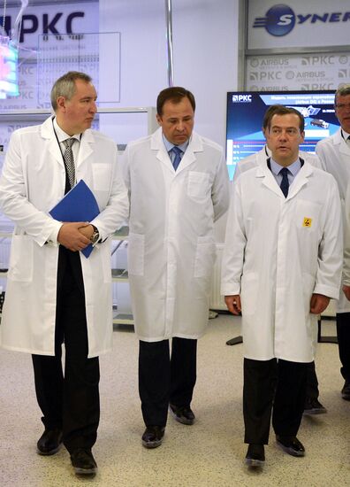 Премьер-министр РФ Д. Медведев посетил ряд предприятий госкорпорации "Роскосмос"