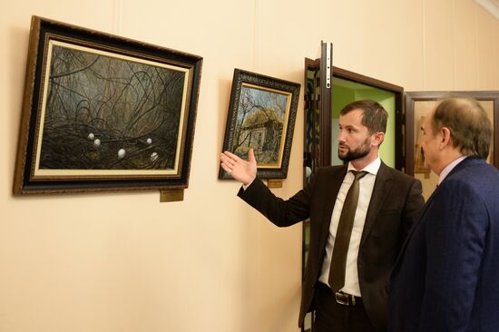 Выставка Никаса Сафронова в Национальном музее Грозного