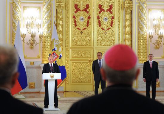 Президент РФ В. Путин принял верительные грамоты у 19 послов иностранных государств