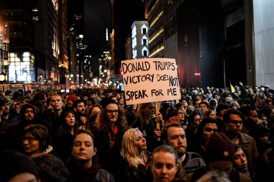 Акция протеста против Д. Трампа в Нью-Йорке