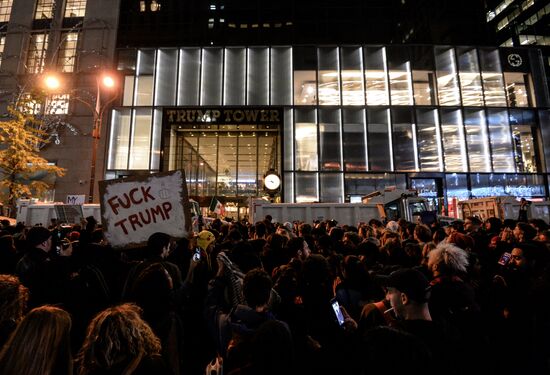 Акция протеста против Д. Трампа в Нью-Йорке