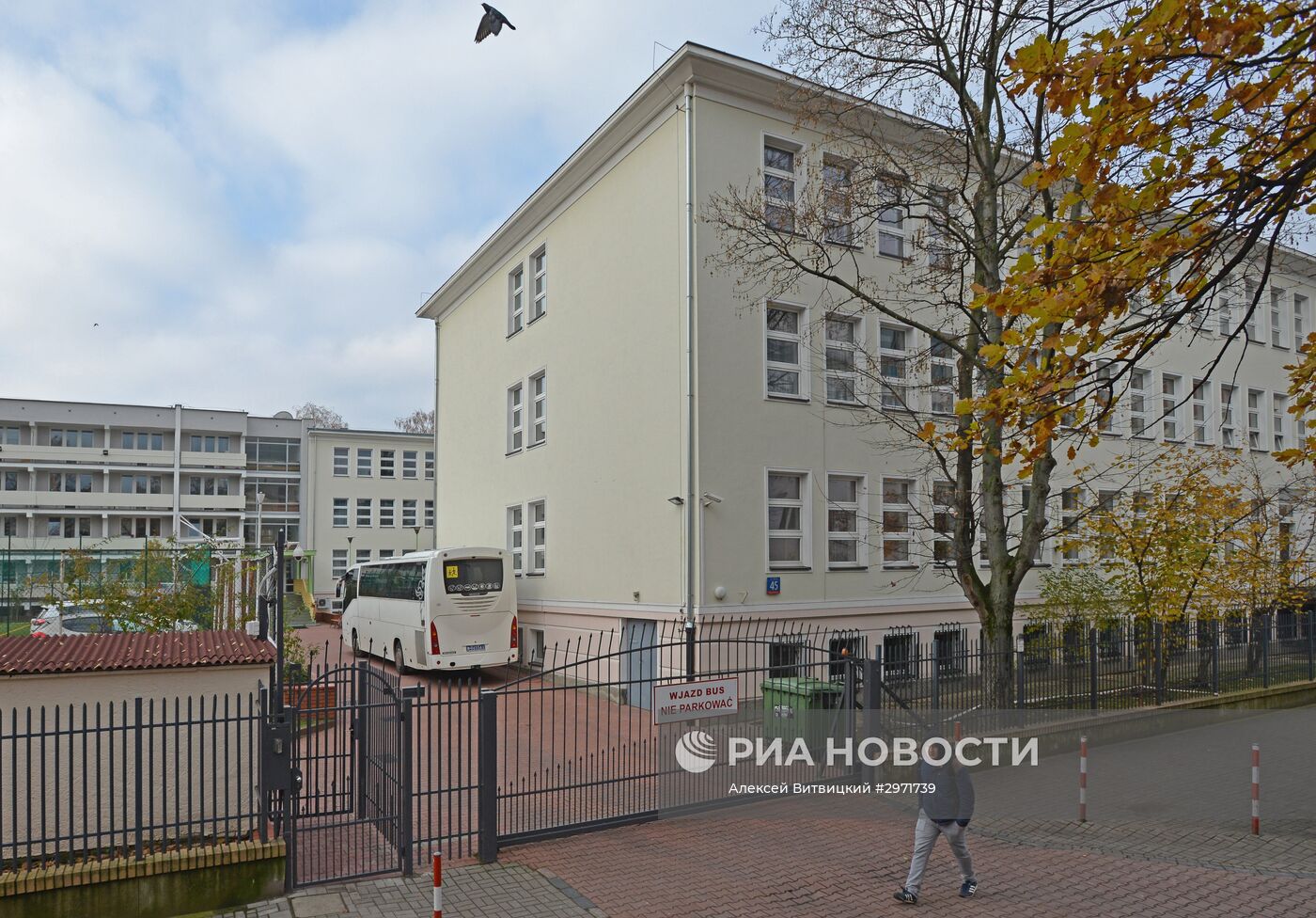 Здание школы по адресу Келецкая дом 45 в Варшаве