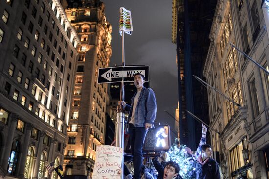 Акция протеста против Д. Трампа в Нью-Йорке