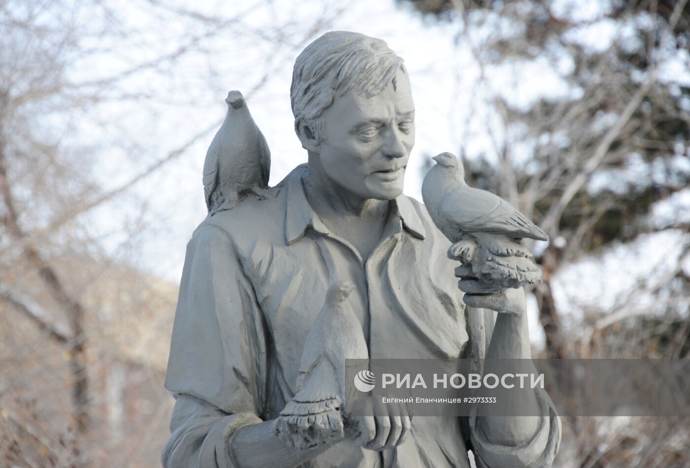 Памятник актеру Александру Михайлову в Чите