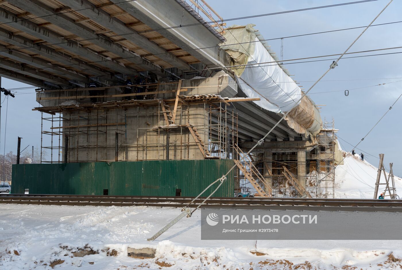 Мэр Москвы С. Собянин осмотрел ход строительства автодорожного путепровода