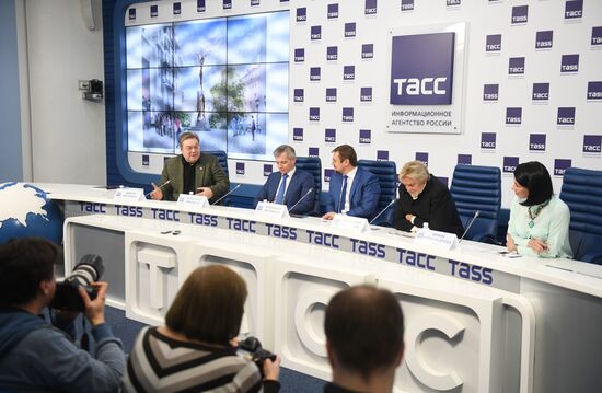 Пресс-конференция, посвященная открытию памятника Майе Плисецкой