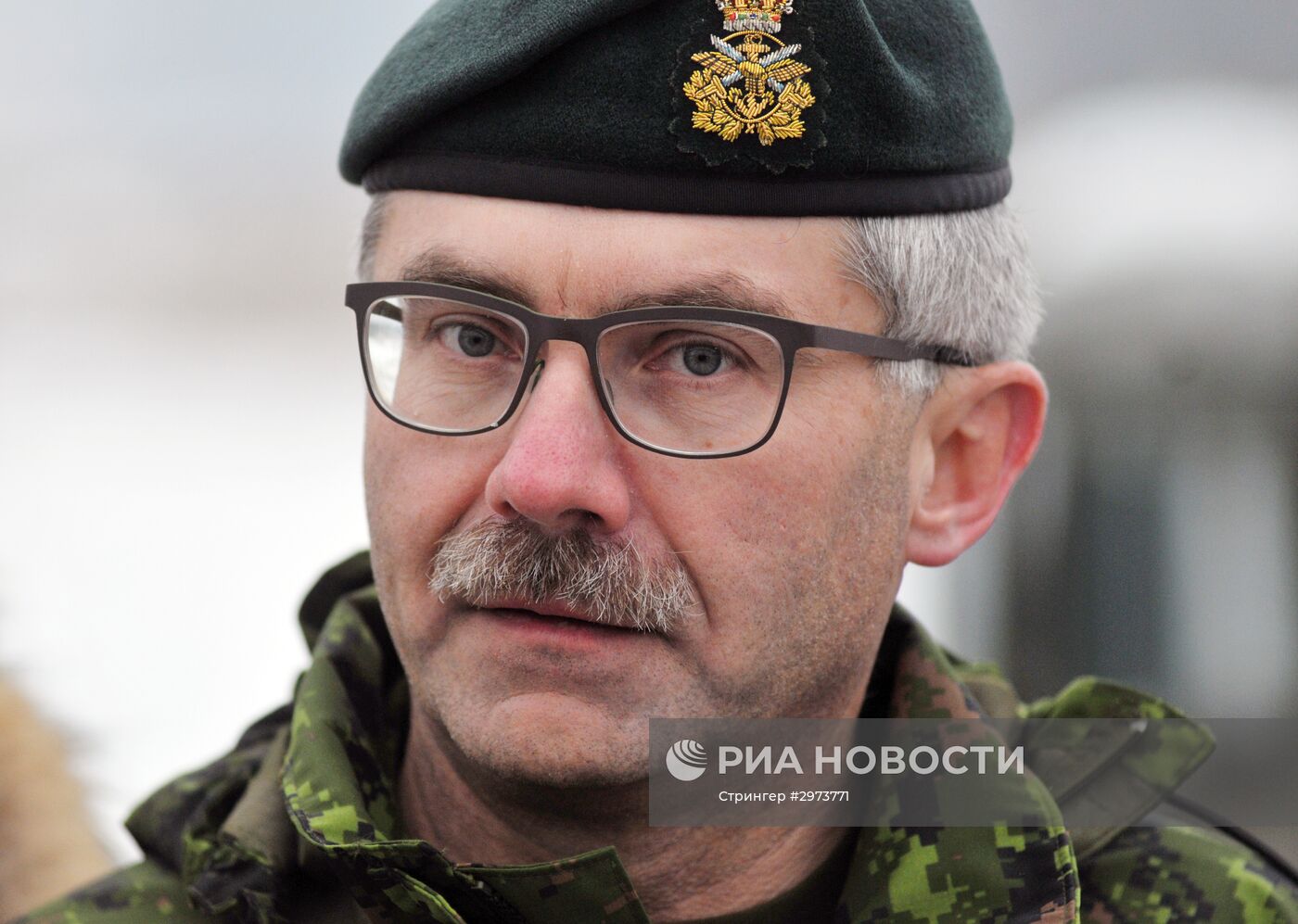 Инспекция украинских подразделений командующим ВС Канады П. Винником