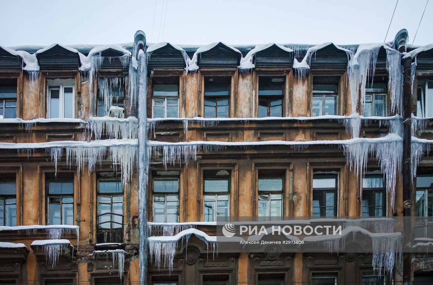 Сосульки на домах в Санкт-Петербурге | РИА Новости Медиабанк