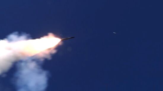 Пуск крылатых ракет "Оникс" по объектам террористов в Сирии