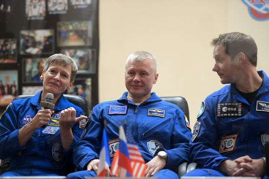 Пресс-конференция экипажа 50/51-й экспедиции на МКС