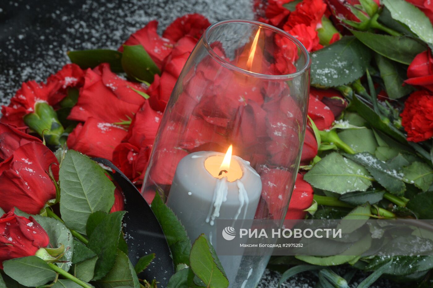 Траурный митинг, посвященный годовщине крушения самолета "Боинг-737", в Казани