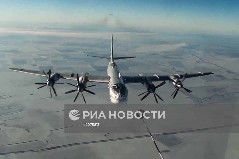 Нанесение авиаудара крылатыми ракетами по объектам террористов в САР самолетами Ту-95МС ВКС России