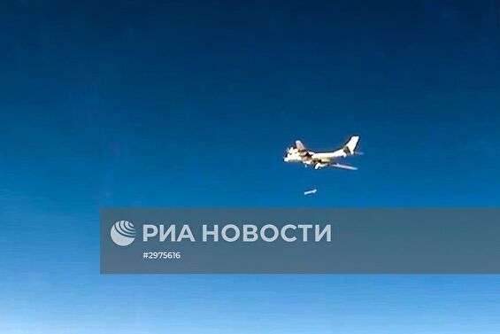 Нанесение авиаудара крылатыми ракетами по объектам террористов в САР самолетами Ту-95МС ВКС России