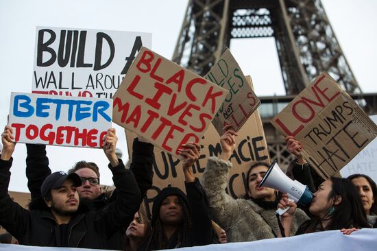 Демонстрация против Трампа в Париже