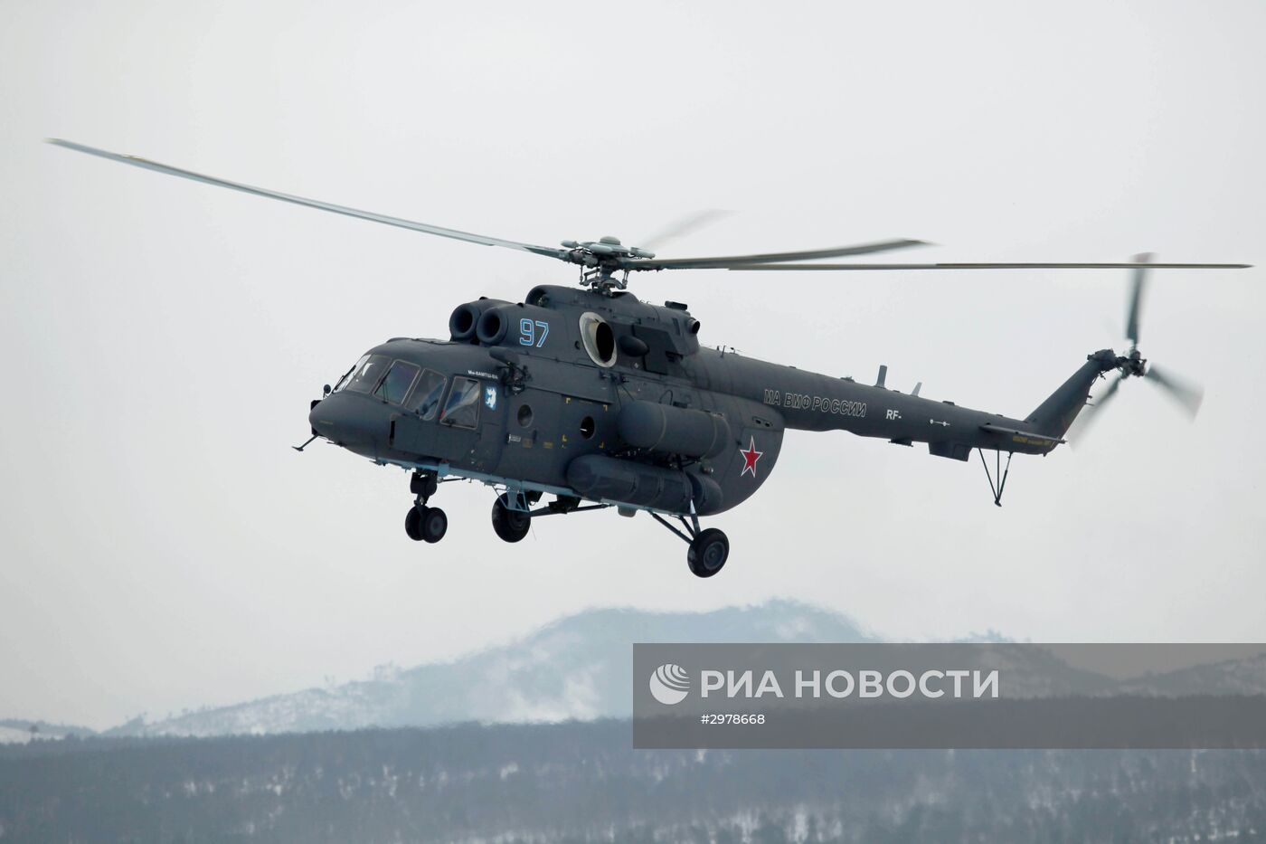 Первый арктический вертолет Ми-8АМТШ-ВА передан морской авиации ВМФ России