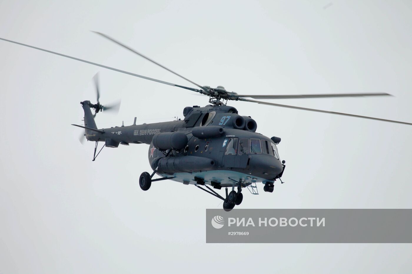 Первый арктический вертолет Ми-8АМТШ-ВА передан морской авиации ВМФ России
