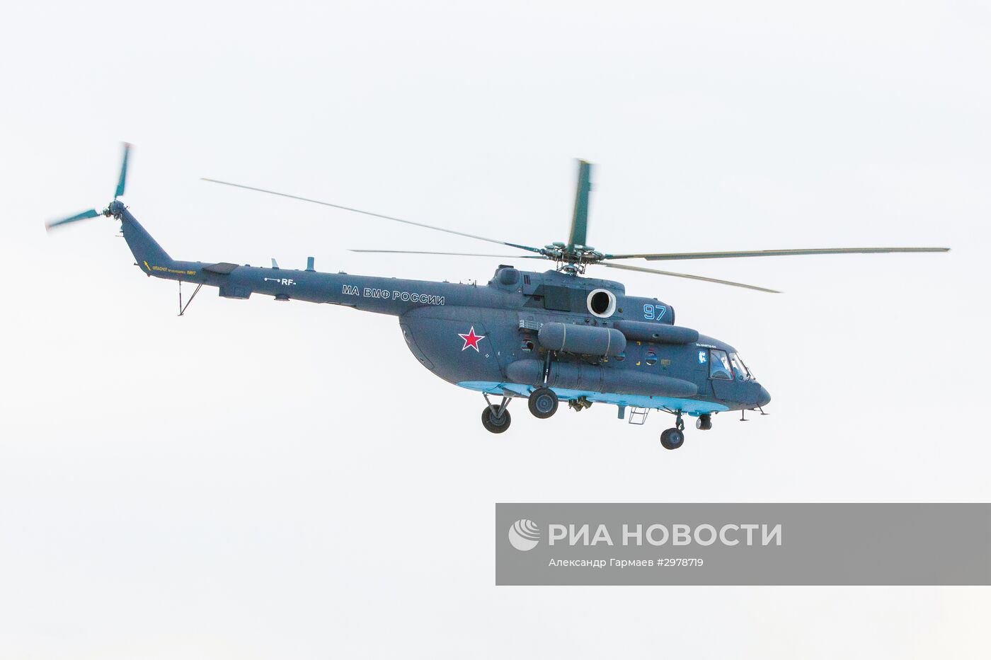 Первый арктический вертолет Ми-8АМТШ-ВА передан морской авиации ВМФ России