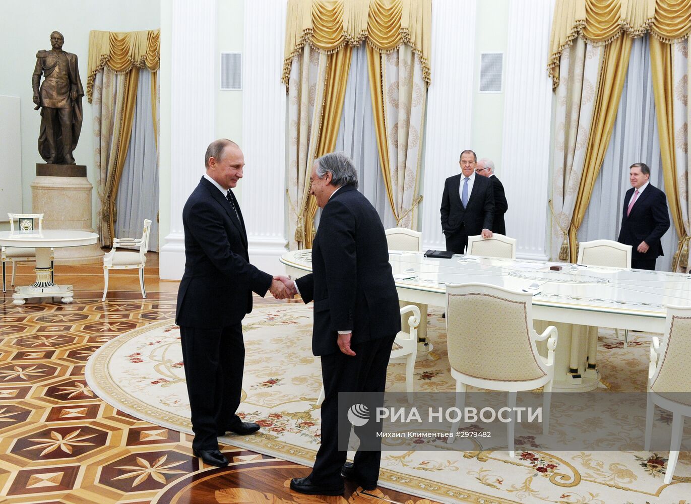 Президент РФ В. Путин встретился с избранным Генсеком ООН А. Гутеррешем