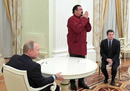 Президент РФ В. Путин встретился с американским актёром С. Сигалом