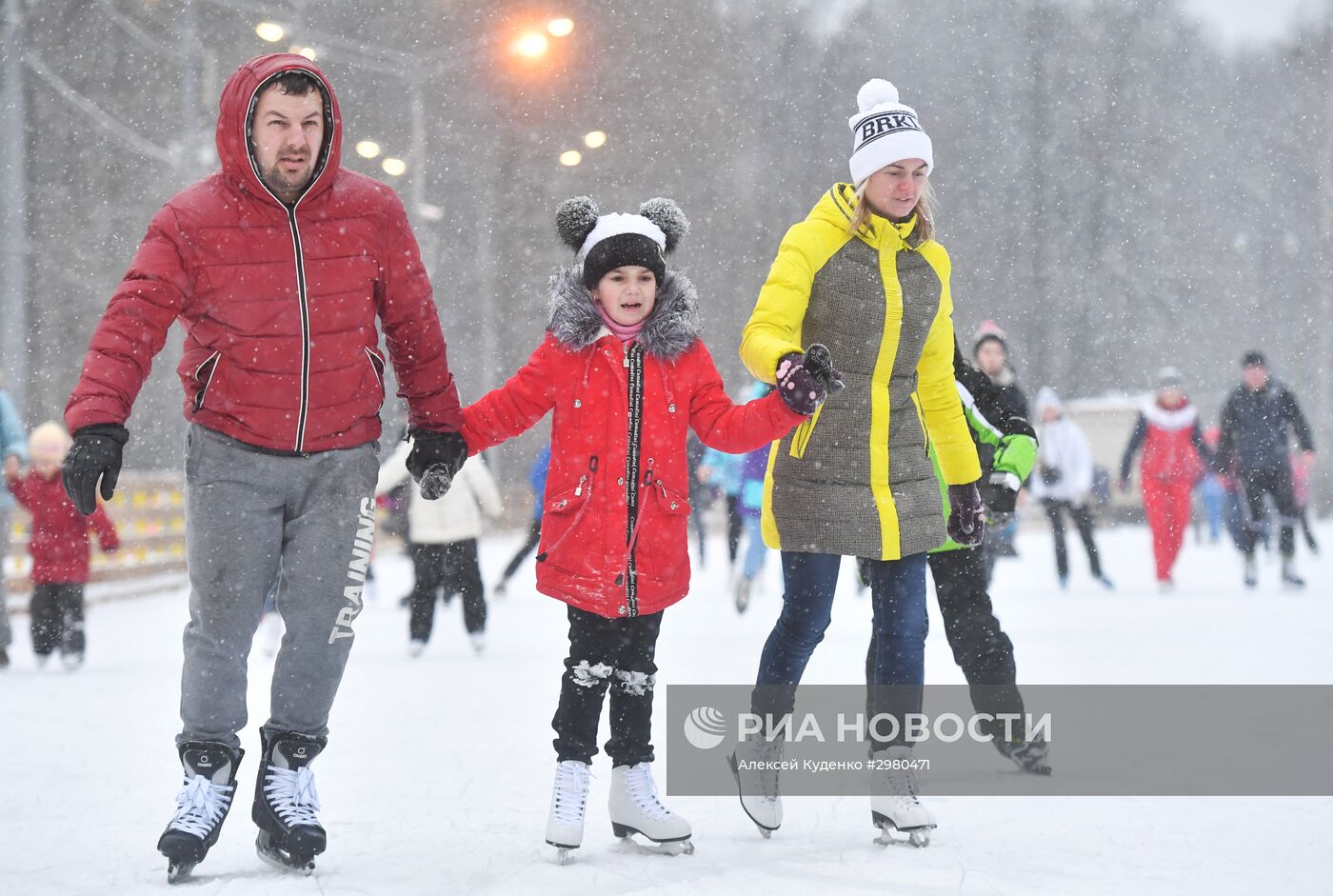 Открытие катка "Серебряный лед" в Измайловском парке