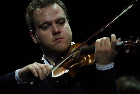 Юбилейный гала-концерт Госоркестра России и Госхора в Большом театре