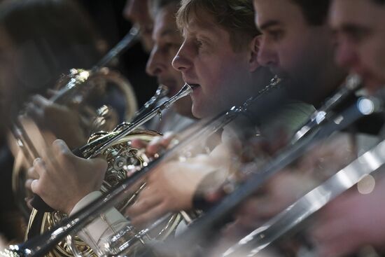 Юбилейный гала-концерт Госоркестра России и Госхора в Большом театре