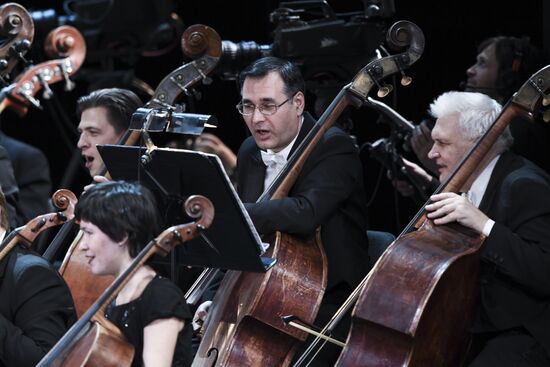 Юбилейный гала-концерт Госоркестра России и Госхора в Большом театре