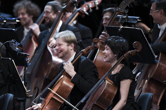 Юбилейный гала-концерт Госоркестра России и Госхора в Большом театре