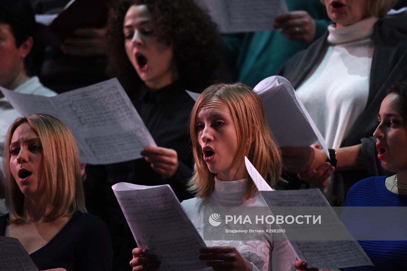 Юбилейный гала-концерт Госоркестра России и Госхора в Большом театре