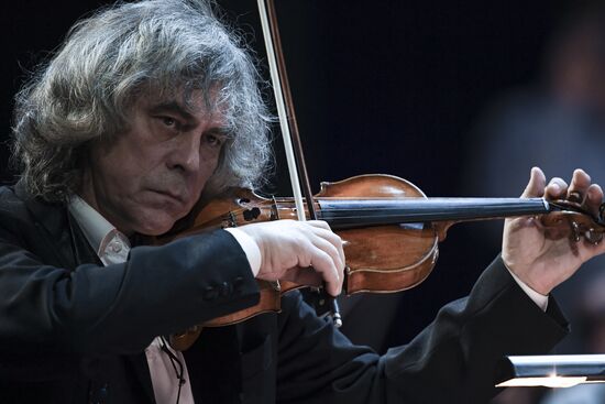 Юбилейный гала-концерт Госоркестра России и Госхора в Большом театре