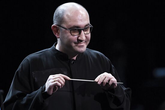 Юбилейный гала-концерт Госоркестра России и Госхора в Большом театре