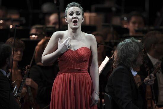 Юбилейный гала-концерт Госоркестра России и Госхора в Большом театре