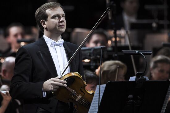 Юбилейный гала-концерт Госоркестра России и Госхора в Большом театре