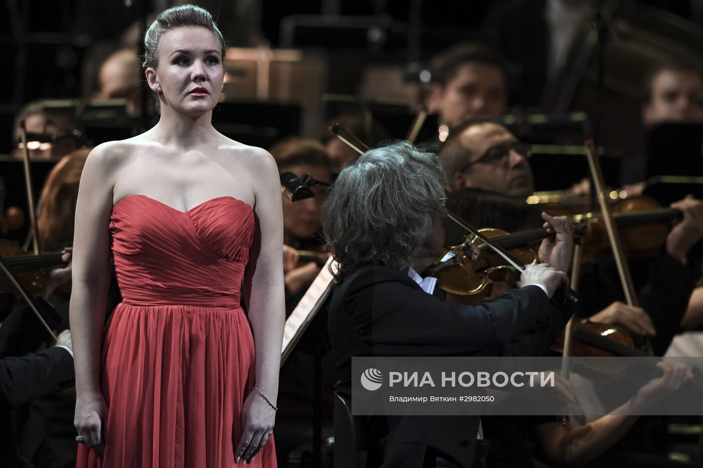 Юбилейный гала-концерт Госоркестра России и Госхора в Большом театре