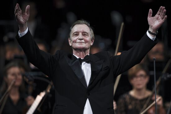 Юбилейный гала-концерт Госоркестра России и Госхора в Большом театре