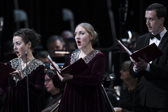 Юбилейный гала-концерт Госоркестра России и Госхора в Большом театре