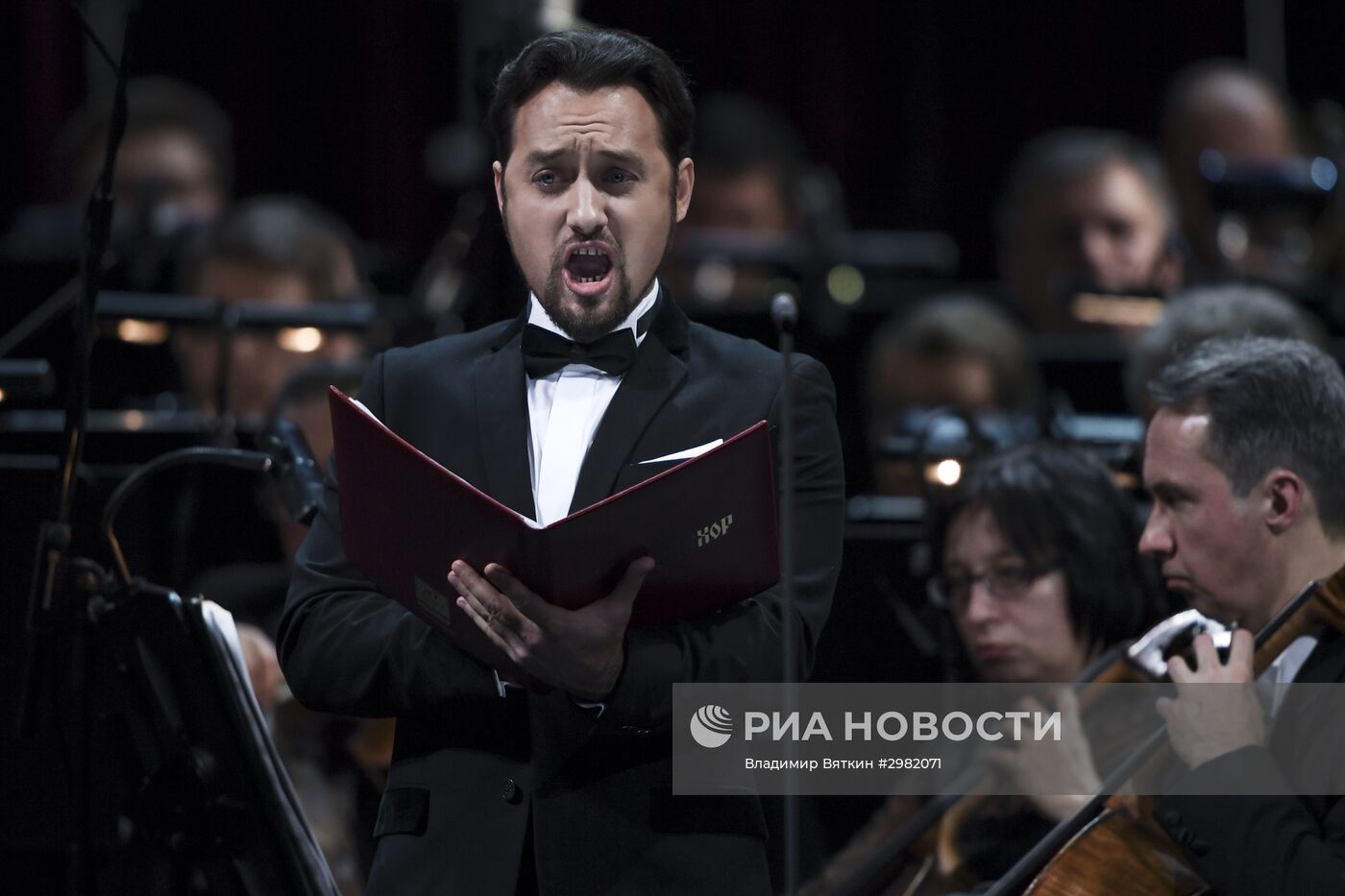 Юбилейный гала-концерт Госоркестра России и Госхора в Большом театре