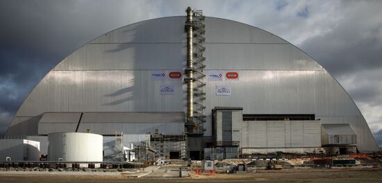 Завершается сооружение нового укрытия над четвертым энергоблоком Чернобыльской АЭС