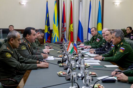 Министры обороны РФ и Таджикистана подписали план сотрудничества на 2017 год