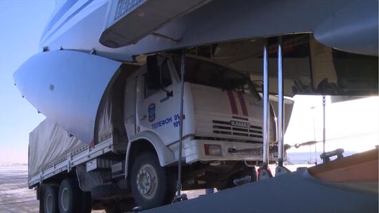 Погрузка аэромобильного госпиталя МЧС России для отправки в Сирию