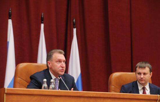 Первый вице-премьер Игорь Шувалов представил нового главу Минэкономразвития Максима Орешкина коллективу министерства