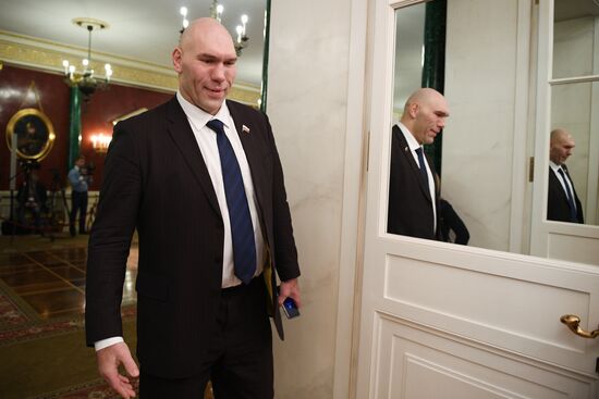 Ежегодное послание президента РФ В. Путина Федеральному Собранию