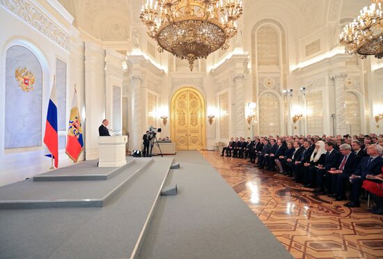 Ежегодное послание президента РФ В. Путина Федеральному Собранию