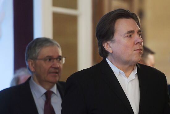 Ежегодное послание президента РФ В. Путина Федеральному Собранию