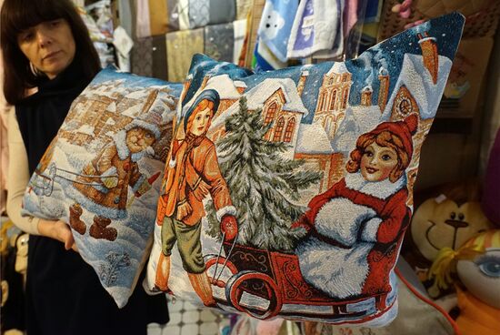 Продажа новогодних подарков и украшений в Калининграде