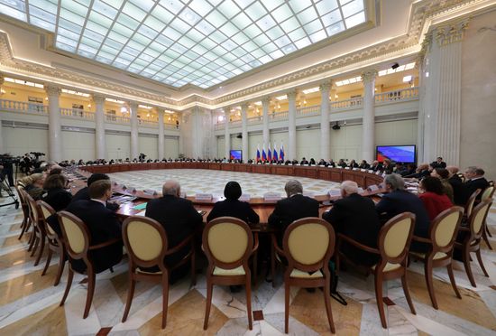 Рабочая поездка президента РФ В. Путина в Санкт-Петербург