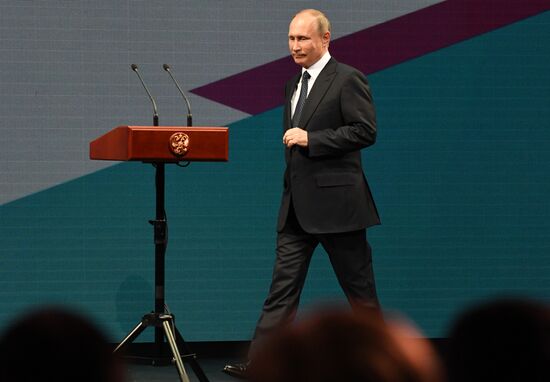 Рабочая поездка президента РФ В. Путина в Санкт-Петербург